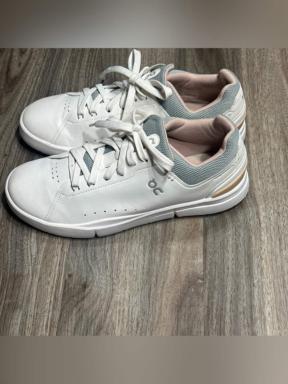 On Running Women's White Sneakers with Light Pink Lining - Picture 2 of 16